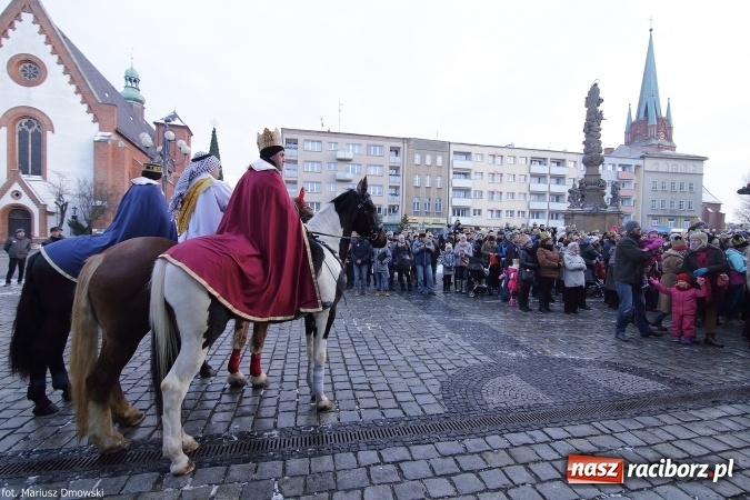 Zdjęcie w galerii na portalu naszraciborz.pl: II Raciborski Orszak Trzech Kr&oacute;li - obszerna FOTORELACJA z trasy przemarszu wiadomości z regionu