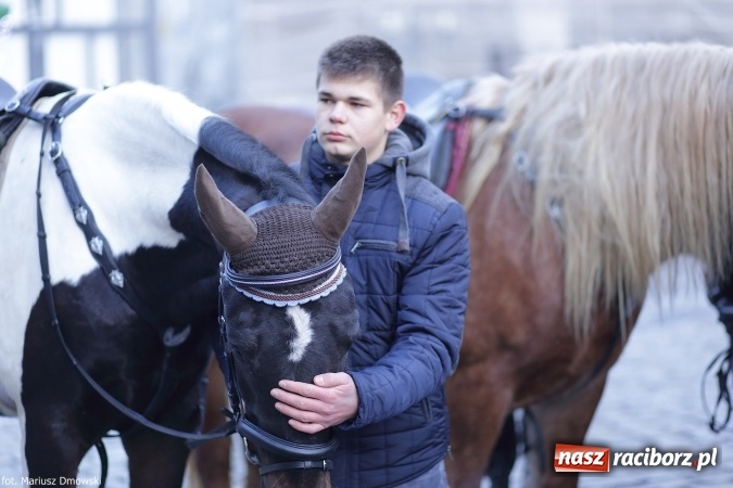 Zdjęcie w galerii na portalu naszraciborz.pl: II Raciborski Orszak Trzech Kr&oacute;li - obszerna FOTORELACJA z trasy przemarszu wiadomości z regionu