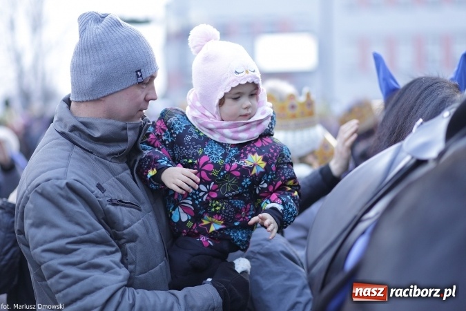Zdjęcie w galerii na portalu naszraciborz.pl: II Raciborski Orszak Trzech Kr&oacute;li - obszerna FOTORELACJA z trasy przemarszu wiadomości z regionu