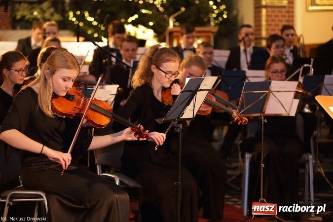 Zdjęcie w galerii na portalu naszraciborz.pl: Magiczny wieczór kolęd w kościele św. Mikołaja wiadomości z regionu