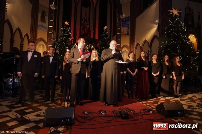 Zdjęcie w galerii na portalu naszraciborz.pl: Magiczny wieczór kolęd w kościele św. Mikołaja wiadomości z regionu