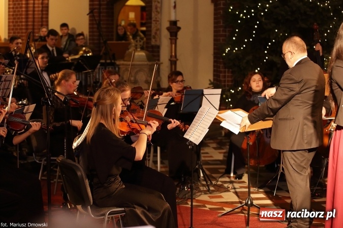 Zdjęcie w galerii na portalu naszraciborz.pl: Magiczny wieczór kolęd w kościele św. Mikołaja wiadomości z regionu