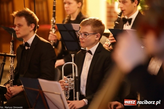 Zdjęcie w galerii na portalu naszraciborz.pl: Magiczny wieczór kolęd w kościele św. Mikołaja wiadomości z regionu