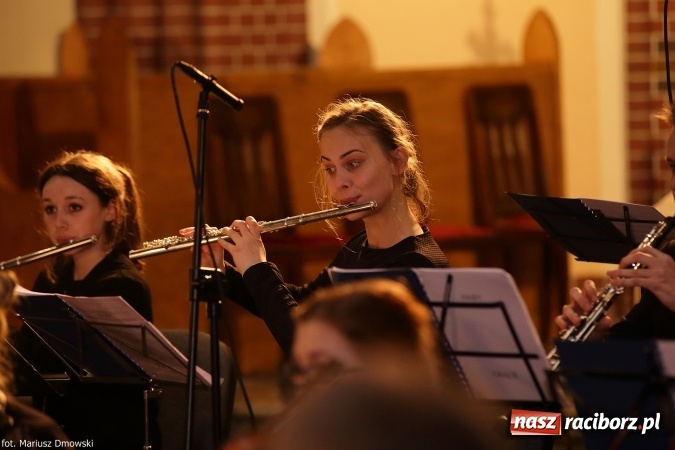 Zdjęcie w galerii na portalu naszraciborz.pl: Magiczny wieczór kolęd w kościele św. Mikołaja wiadomości z regionu