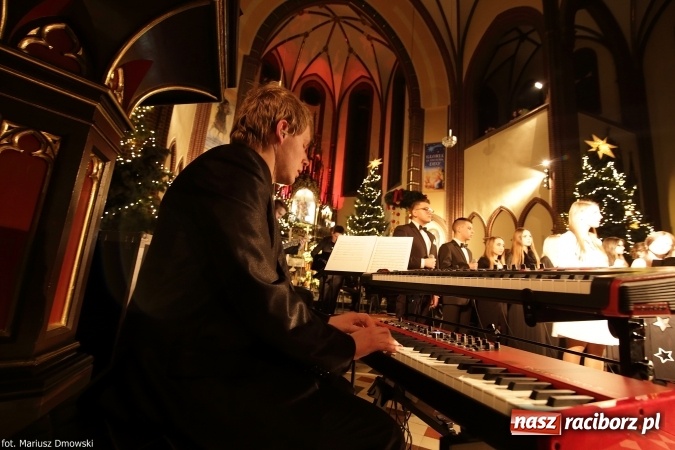 Zdjęcie w galerii na portalu naszraciborz.pl: Magiczny wieczór kolęd w kościele św. Mikołaja wiadomości z regionu