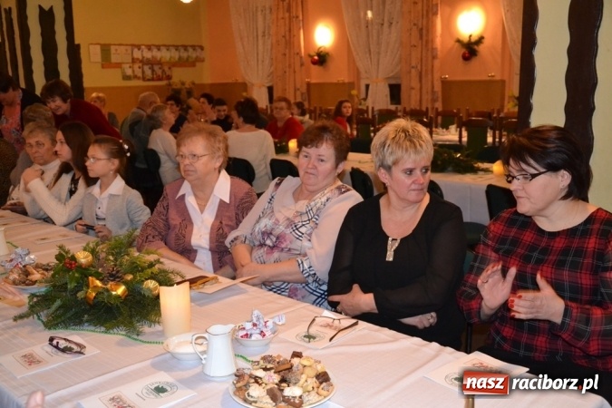 Zdjęcie w galerii na portalu naszraciborz.pl: Kolędnicy z Samborowic podbili serca jankowiczan! wiadomości z regionu