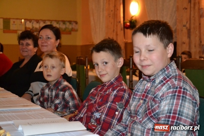 Zdjęcie w galerii na portalu naszraciborz.pl: Kolędnicy z Samborowic podbili serca jankowiczan! wiadomości z regionu