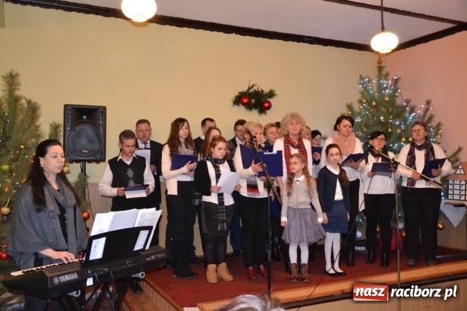 Zdjęcie w galerii na portalu naszraciborz.pl: Kolędnicy z Samborowic podbili serca jankowiczan! wiadomości z regionu