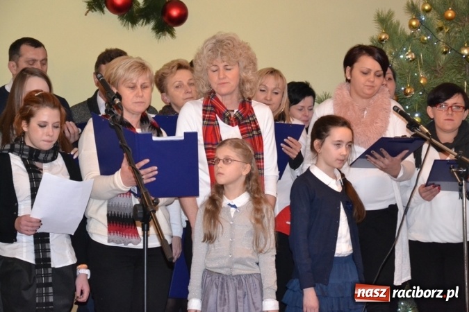 Zdjęcie w galerii na portalu naszraciborz.pl: Kolędnicy z Samborowic podbili serca jankowiczan! wiadomości z regionu