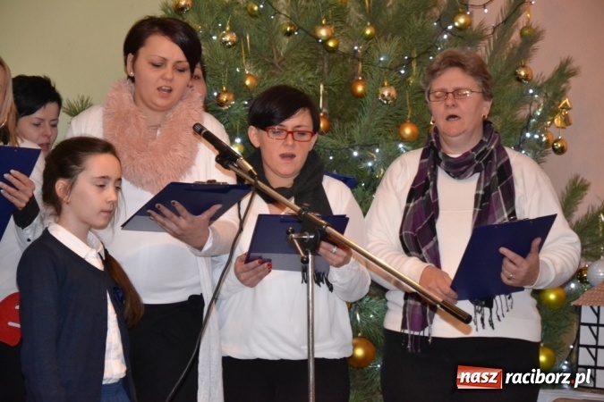 Zdjęcie w galerii na portalu naszraciborz.pl: Kolędnicy z Samborowic podbili serca jankowiczan! wiadomości z regionu