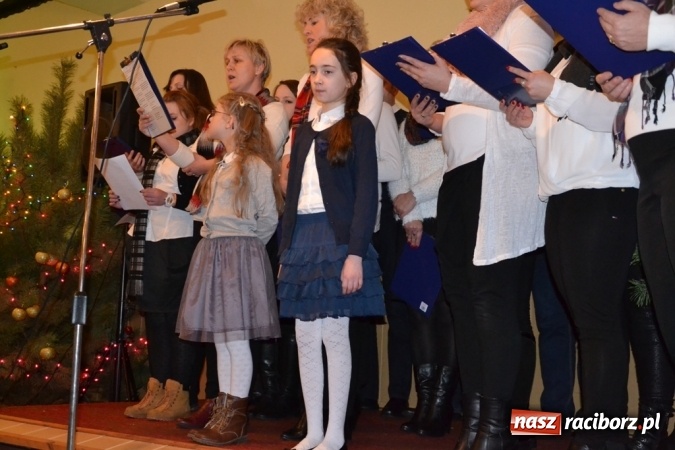 Zdjęcie w galerii na portalu naszraciborz.pl: Kolędnicy z Samborowic podbili serca jankowiczan! wiadomości z regionu
