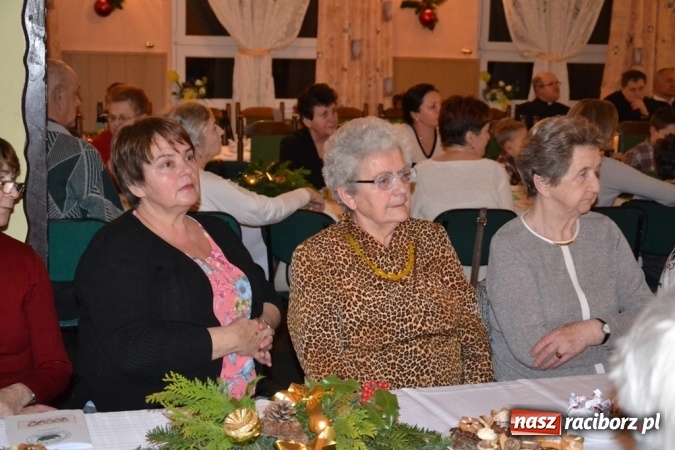 Zdjęcie w galerii na portalu naszraciborz.pl: Kolędnicy z Samborowic podbili serca jankowiczan! wiadomości z regionu