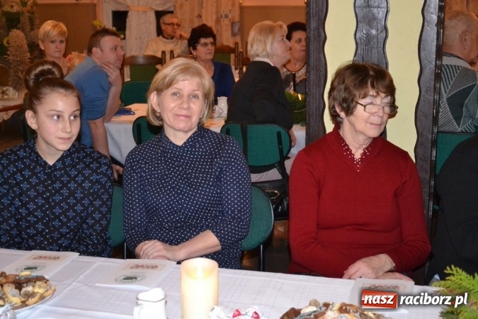 Zdjęcie w galerii na portalu naszraciborz.pl: Kolędnicy z Samborowic podbili serca jankowiczan! wiadomości z regionu
