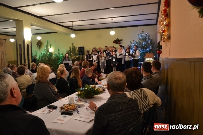 Zdjęcie w galerii na portalu naszraciborz.pl: Kolędnicy z Samborowic podbili serca jankowiczan! wiadomości z regionu