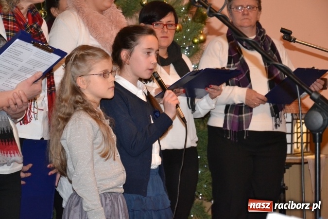 Zdjęcie w galerii na portalu naszraciborz.pl: Kolędnicy z Samborowic podbili serca jankowiczan! wiadomości z regionu