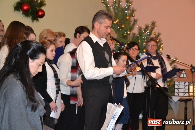 Zdjęcie w galerii na portalu naszraciborz.pl: Kolędnicy z Samborowic podbili serca jankowiczan! wiadomości z regionu