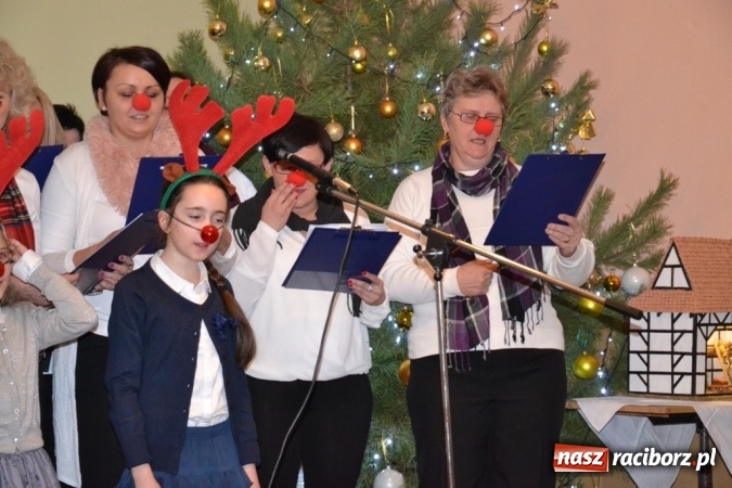 Zdjęcie w galerii na portalu naszraciborz.pl: Kolędnicy z Samborowic podbili serca jankowiczan! wiadomości z regionu