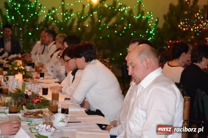 Zdjęcie w galerii na portalu naszraciborz.pl: Kolędnicy z Samborowic podbili serca jankowiczan! wiadomości z regionu