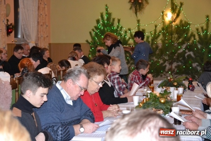 Zdjęcie w galerii na portalu naszraciborz.pl: Kolędnicy z Samborowic podbili serca jankowiczan! wiadomości z regionu