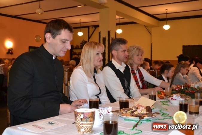 Zdjęcie w galerii na portalu naszraciborz.pl: Kolędnicy z Samborowic podbili serca jankowiczan! wiadomości z regionu