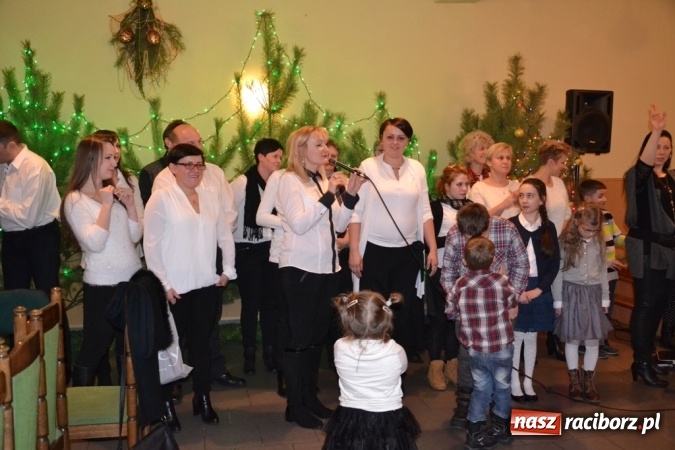 Zdjęcie w galerii na portalu naszraciborz.pl: Kolędnicy z Samborowic podbili serca jankowiczan! wiadomości z regionu