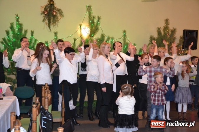 Zdjęcie w galerii na portalu naszraciborz.pl: Kolędnicy z Samborowic podbili serca jankowiczan! wiadomości z regionu
