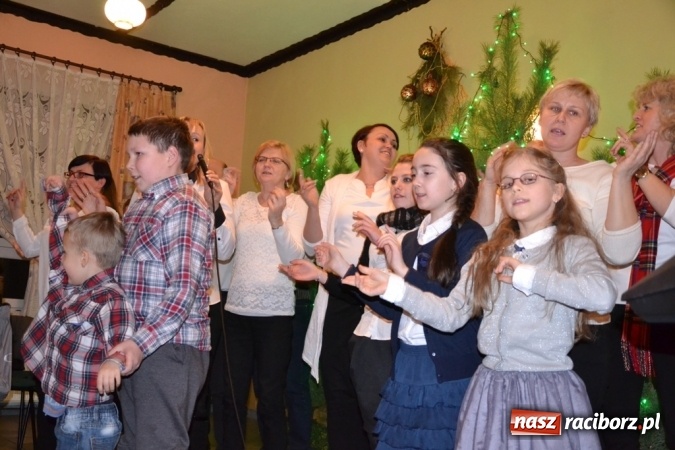 Zdjęcie w galerii na portalu naszraciborz.pl: Kolędnicy z Samborowic podbili serca jankowiczan! wiadomości z regionu