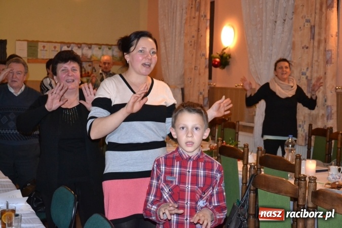 Zdjęcie w galerii na portalu naszraciborz.pl: Kolędnicy z Samborowic podbili serca jankowiczan! wiadomości z regionu