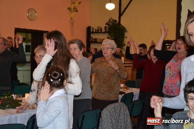 Zdjęcie w galerii na portalu naszraciborz.pl: Kolędnicy z Samborowic podbili serca jankowiczan! wiadomości z regionu