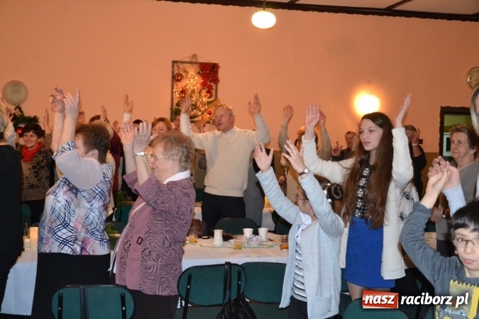 Zdjęcie w galerii na portalu naszraciborz.pl: Kolędnicy z Samborowic podbili serca jankowiczan! wiadomości z regionu