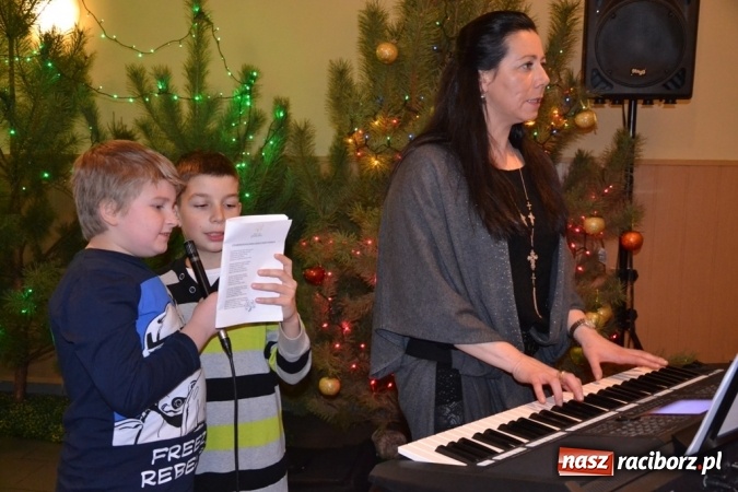 Zdjęcie w galerii na portalu naszraciborz.pl: Kolędnicy z Samborowic podbili serca jankowiczan! wiadomości z regionu