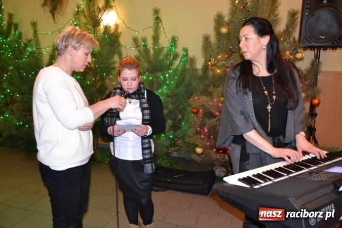 Zdjęcie w galerii na portalu naszraciborz.pl: Kolędnicy z Samborowic podbili serca jankowiczan! wiadomości z regionu
