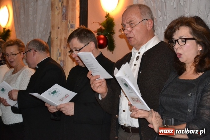 Zdjęcie w galerii na portalu naszraciborz.pl: Kolędnicy z Samborowic podbili serca jankowiczan! wiadomości z regionu