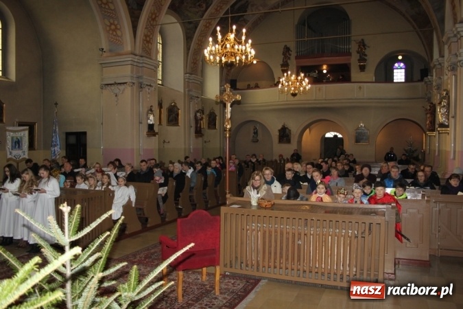 Zdjęcie w galerii na portalu naszraciborz.pl: Przy betlejemskim żł&oacute;bku, czyli jasełka w Wojnowicach wiadomości z regionu