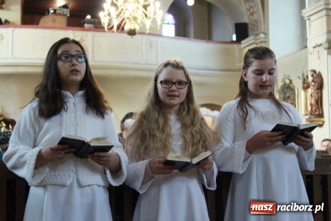 Zdjęcie w galerii na portalu naszraciborz.pl: Przy betlejemskim żł&oacute;bku, czyli jasełka w Wojnowicach wiadomości z regionu