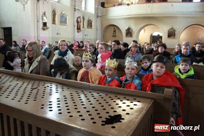 Zdjęcie w galerii na portalu naszraciborz.pl: Przy betlejemskim żł&oacute;bku, czyli jasełka w Wojnowicach wiadomości z regionu