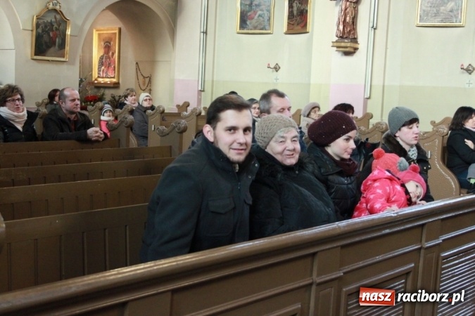 Zdjęcie w galerii na portalu naszraciborz.pl: Przy betlejemskim żł&oacute;bku, czyli jasełka w Wojnowicach wiadomości z regionu