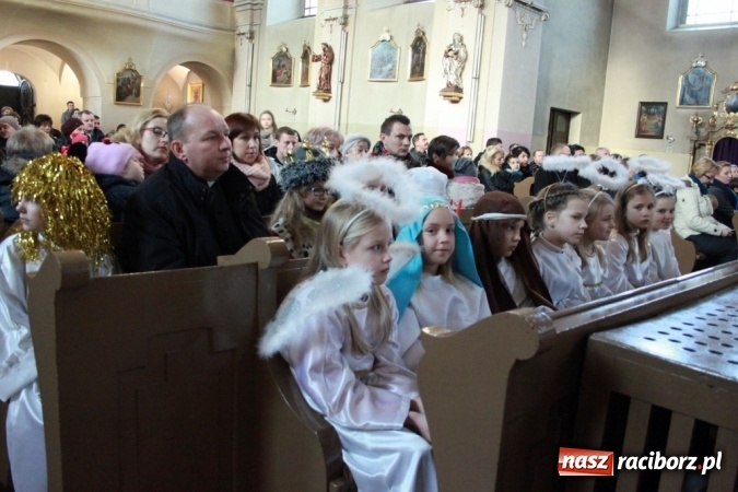 Zdjęcie w galerii na portalu naszraciborz.pl: Przy betlejemskim żł&oacute;bku, czyli jasełka w Wojnowicach wiadomości z regionu