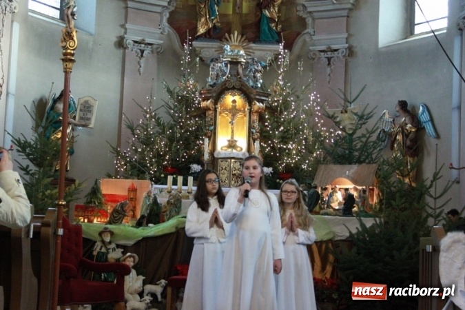 Zdjęcie w galerii na portalu naszraciborz.pl: Przy betlejemskim żł&oacute;bku, czyli jasełka w Wojnowicach wiadomości z regionu