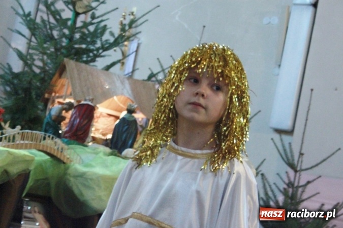 Zdjęcie w galerii na portalu naszraciborz.pl: Przy betlejemskim żł&oacute;bku, czyli jasełka w Wojnowicach wiadomości z regionu