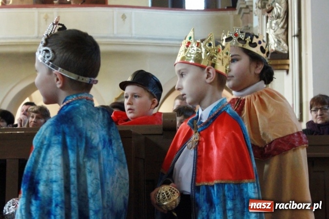 Zdjęcie w galerii na portalu naszraciborz.pl: Przy betlejemskim żł&oacute;bku, czyli jasełka w Wojnowicach wiadomości z regionu