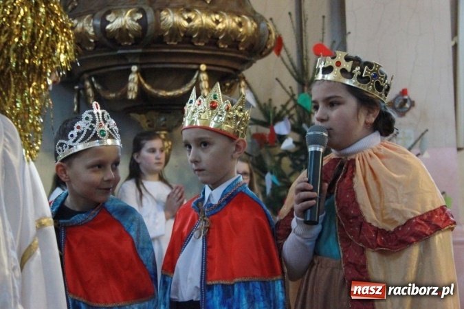 Zdjęcie w galerii na portalu naszraciborz.pl: Przy betlejemskim żł&oacute;bku, czyli jasełka w Wojnowicach wiadomości z regionu