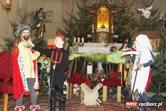 Zdjęcie w galerii na portalu naszraciborz.pl: Przy betlejemskim żł&oacute;bku, czyli jasełka w Wojnowicach wiadomości z regionu