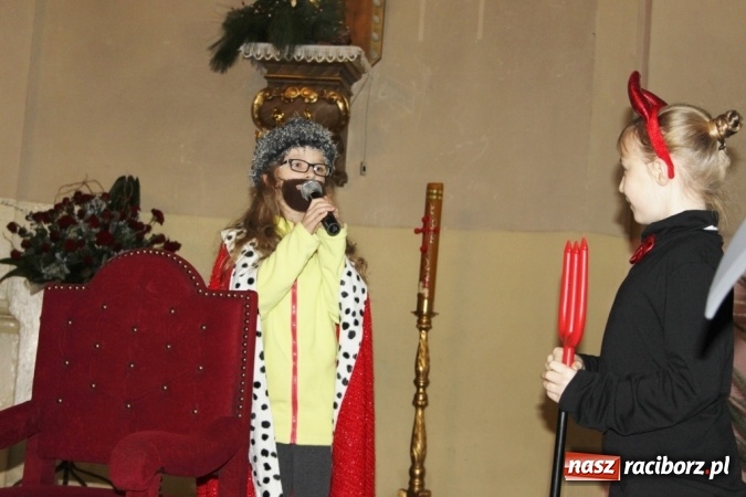 Zdjęcie w galerii na portalu naszraciborz.pl: Przy betlejemskim żł&oacute;bku, czyli jasełka w Wojnowicach wiadomości z regionu