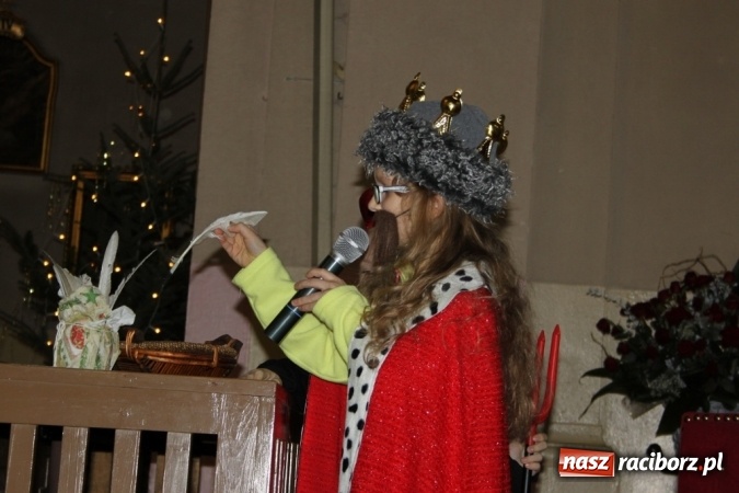 Zdjęcie w galerii na portalu naszraciborz.pl: Przy betlejemskim żł&oacute;bku, czyli jasełka w Wojnowicach wiadomości z regionu