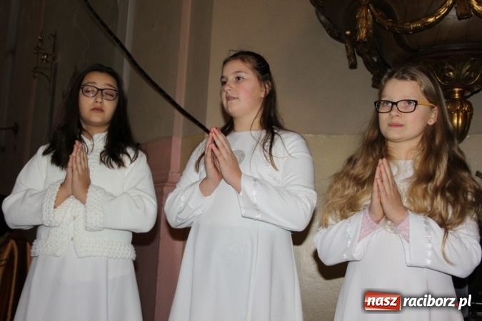 Zdjęcie w galerii na portalu naszraciborz.pl: Przy betlejemskim żł&oacute;bku, czyli jasełka w Wojnowicach wiadomości z regionu