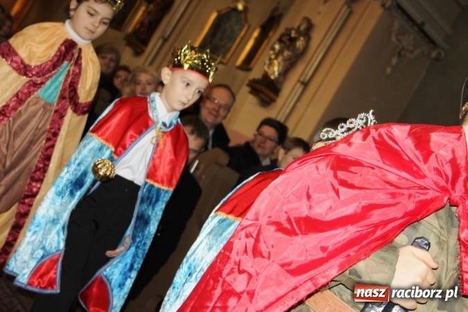 Zdjęcie w galerii na portalu naszraciborz.pl: Przy betlejemskim żł&oacute;bku, czyli jasełka w Wojnowicach wiadomości z regionu