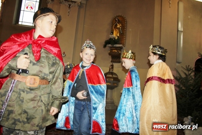 Zdjęcie w galerii na portalu naszraciborz.pl: Przy betlejemskim żł&oacute;bku, czyli jasełka w Wojnowicach wiadomości z regionu