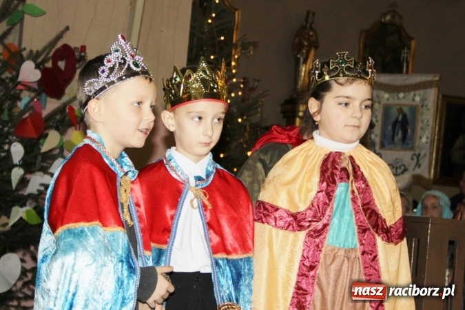 Zdjęcie w galerii na portalu naszraciborz.pl: Przy betlejemskim żł&oacute;bku, czyli jasełka w Wojnowicach wiadomości z regionu