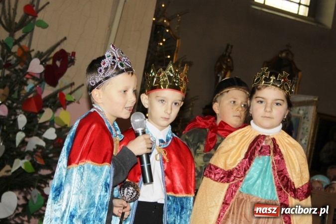 Zdjęcie w galerii na portalu naszraciborz.pl: Przy betlejemskim żł&oacute;bku, czyli jasełka w Wojnowicach wiadomości z regionu